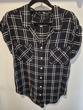 JACHS Girlfriend Black and White Plaid Button-Front Short Sleeve Top